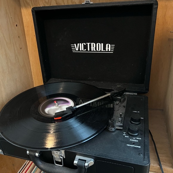 Victrola record player - Picture 2 of 2